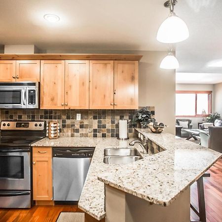 The Lookout - Top Floor Corner Unit With Stunning Views Villa Canmore Eksteriør billede