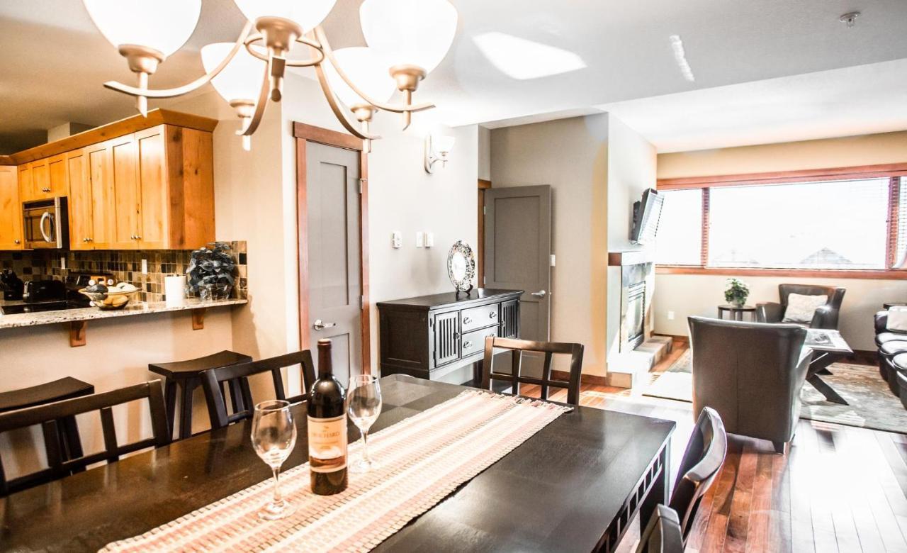 The Lookout - Top Floor Corner Unit With Stunning Views Villa Canmore Eksteriør billede