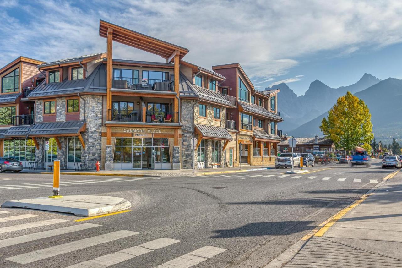 The Lookout - Top Floor Corner Unit With Stunning Views Villa Canmore Eksteriør billede