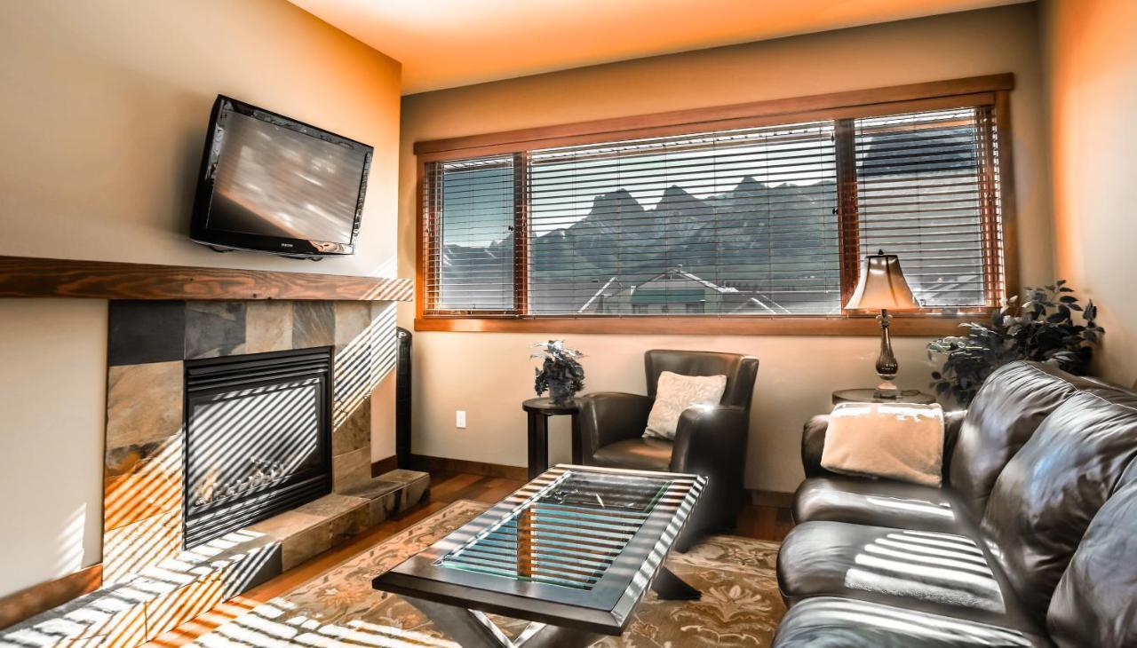 The Lookout - Top Floor Corner Unit With Stunning Views Villa Canmore Eksteriør billede