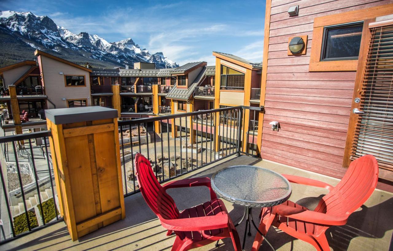 The Lookout - Top Floor Corner Unit With Stunning Views Villa Canmore Eksteriør billede