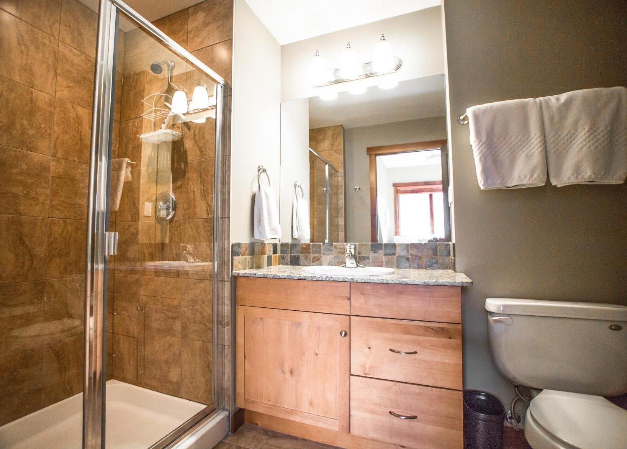 The Lookout - Top Floor Corner Unit With Stunning Views Villa Canmore Eksteriør billede